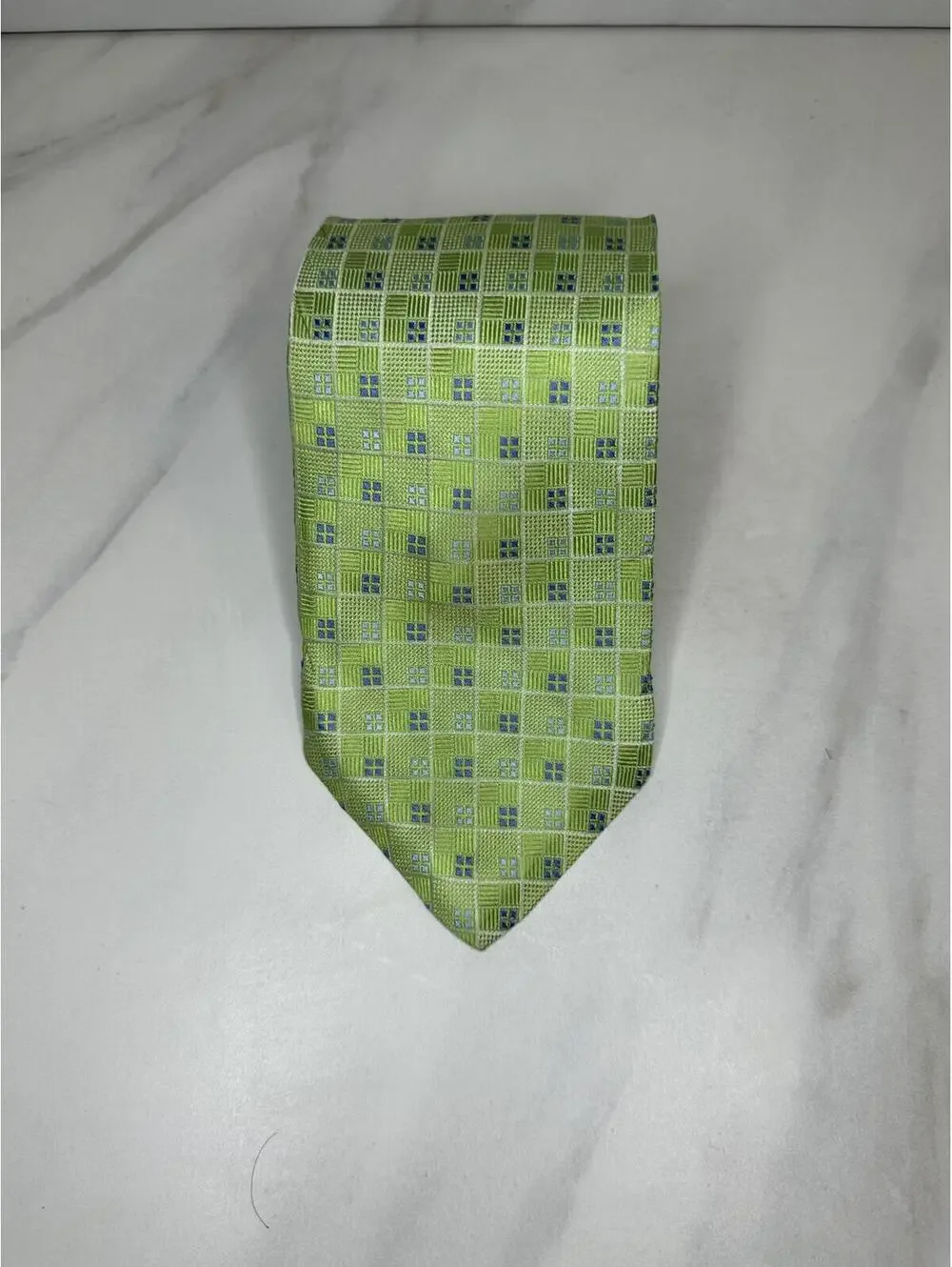 Brooks Brothers classic light green/blue/light blue geometric 100% silk necktie